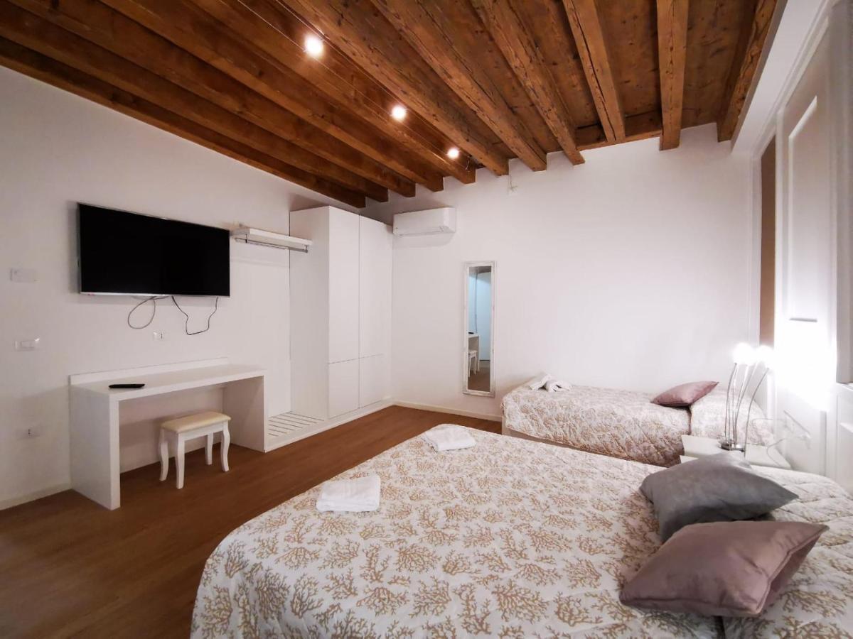 Deluxe 3 Bedroom Flat In Rialto เวนิส ภายนอก รูปภาพ