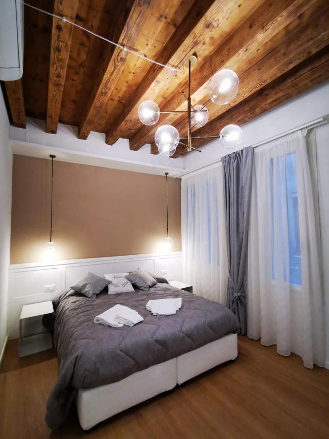 Deluxe 3 Bedroom Flat In Rialto เวนิส ภายนอก รูปภาพ